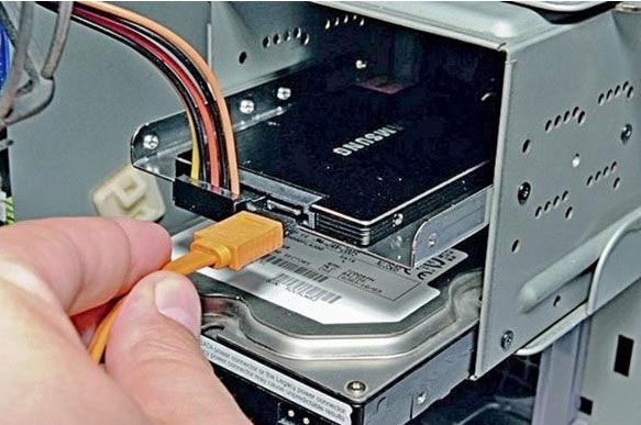 Nebu trim Pounding Cum conectez SSD la calculator
