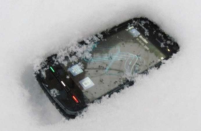 Cum iti poti proteja smartphoneul in anotimpul rece
